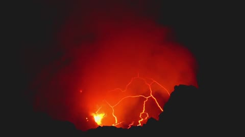Dangerous valcano/ eruption/ continous lava