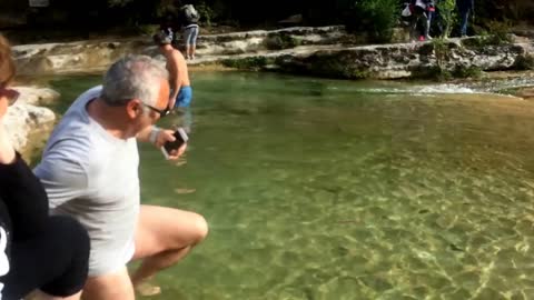 Questo e' cio' che succede quando si visita i laghetti di Cavagrande del Cassibile di Siracusa