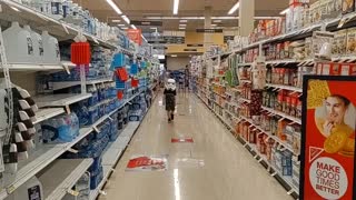 Little boy gets creative in grocery store during pandemic