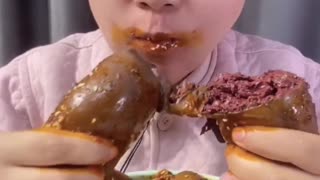 Sausage, Pig Blood, Fried and Eaten by Woman, ASMR Mukbang