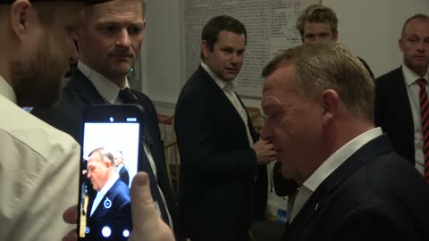 Lars Løkke Rasmussen trænger ind i Stram Kurs' lokale på Christiansborg på valgaften 5. juni 2019