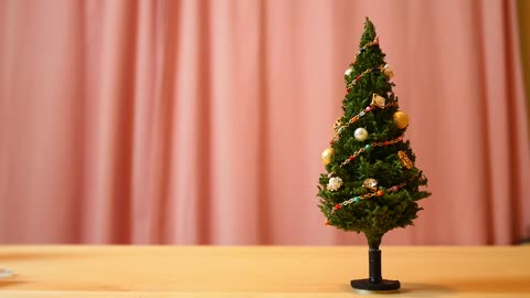 make a Christmas tree from yarrow leaves