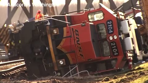 Hazmat crews are on the scene of a train derailment that caused Over 5,000 gallons of diesel to spill in Anacortes, Washington