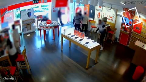 Siete detenidos en Cáceres que robaban violentamente en tienda de telefonía