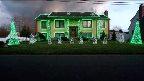 Festive Connecticut home displays incredible Christmas light show