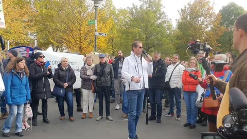 Rede Wolfgang Greulich beim Halt der Info Tour in Fulda