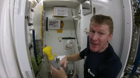 Astronaut explains how to go to the toilet in space