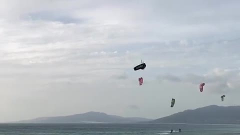 Caught the wind at a perfect time 😮 (_edgar_ulrichIG) #kitesurfing #watersports #nodaysoff