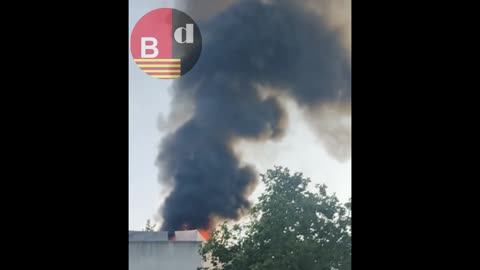 Incendio en la azotea de un edificio de Sant Andreu
