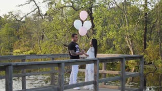 Gender reveal turns into surprise marriage proposal