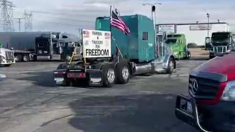 Freedom Convoy USA - Lots of people arriving in Adelanto, CA