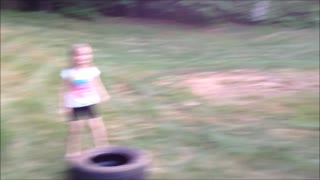 Family always first! Father challenges his children to a tire race