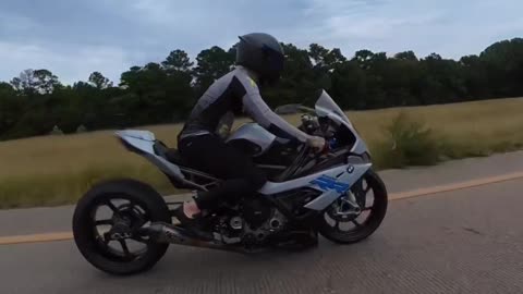 S1000rr 🆚 M1000rr Race😱😱😱