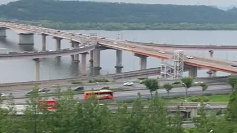 A car on the Han River moving busily