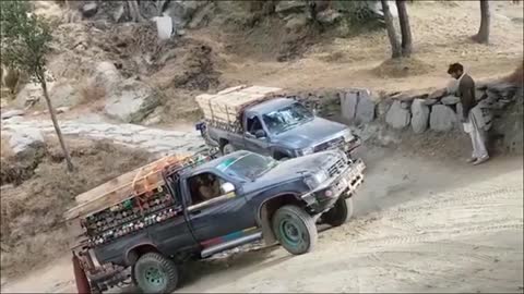 Insane driving skills Toyota hilux classic off road