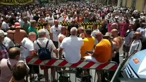 Italian taxi drivers hit the parliament in Rome following the Uber Files scandal