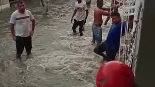 Reportaron inundaciones en el barrio Policarpa