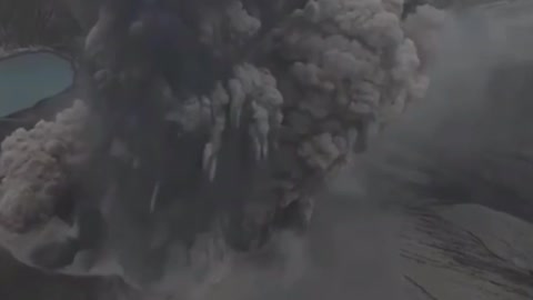 Impressive footage of the eruption of the Ebeko volcano in the Sakhalin region