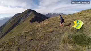 Pura adrenalina! Uma descida de parapente em alta velocidade