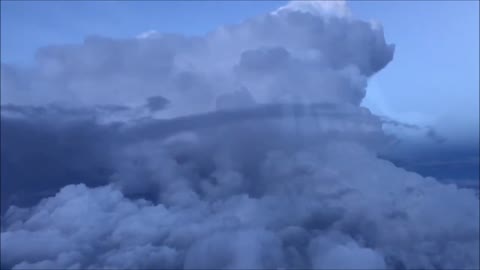 MUST SEE - Lightning Strike Observed. Strange lightning strike at high altitude seen from cockpit