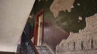 Exploring an abandoned house #1