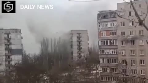 Russian tanks target buildings in #Mariupol with their cannons