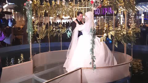 Marvelous First Dance show in swimming pool In Wedding