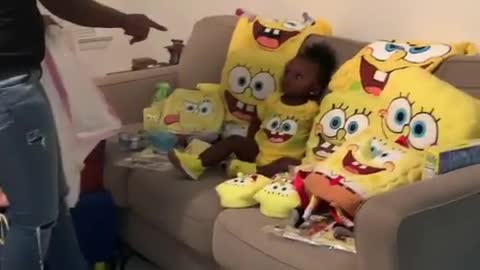 Baby Girl Hilariously Obsessed With 'Spongebob Squarepants'