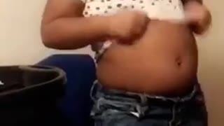 Little Girl Adorably Struggles To Fit Into Jeans