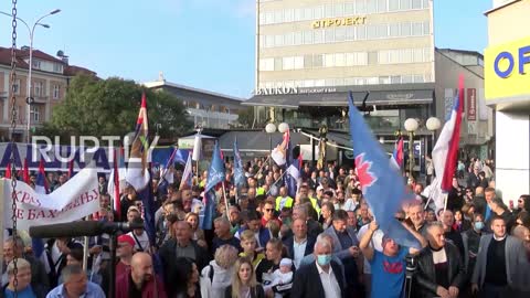 Bosnia and Herzegovina: Thousands of anti-govt protesters march through Banja Luka streets
