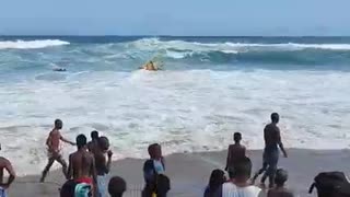 Pipeline Beach rescue