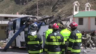Ascienden a 24 los muertos de accidente de autobús en Ecuador