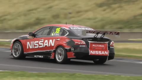 Nissan tests new V8 Supercar (Raw Engine Sounds)