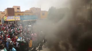 Miles de personas se manifiestan a favor de una transición civil en Sudán