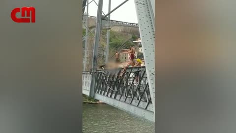 Casal apanhado nu a atravessar ponte Luiz I no Porto