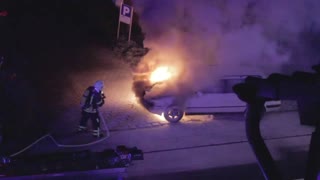 How to extinguish a burning car?