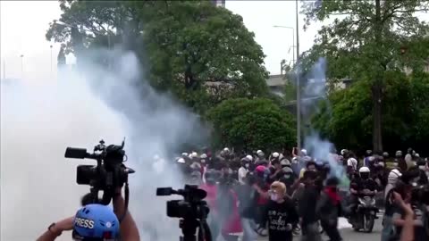 Police fire tear gas at Thai protesters