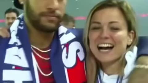 I think Neymar likes the PSG reporter
