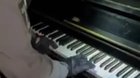 Russian fighter demonstrates virtuoso piano playing