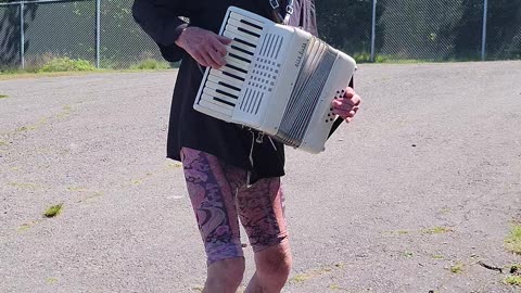 Gentleman playing Accordion 🪗 again on a beautiful Sunny Saturday at the Beach