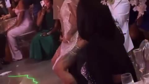 Noiva faz dança sensual durante festa de casamento e viraliza na web