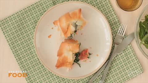 Phyllo Rolls with Spinach and Salmon