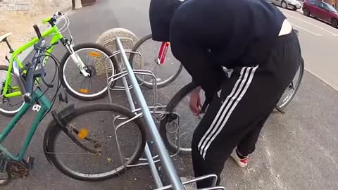 How to steal a bike in some second