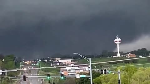 Large wedge tornado just outside Bennington, Nebraska