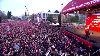 Thousands rally in Istanbul to support banned mayor