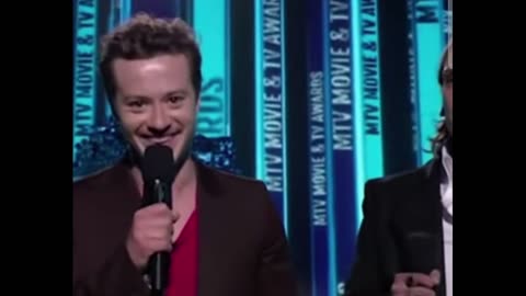 Joseph Quinn, Jamie Bower, Eduardo Franco at MTV Awards - close up!