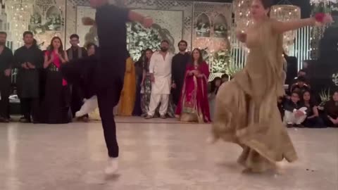 Hania Amir dance with her Boyfriend