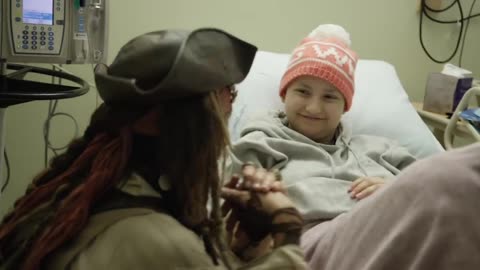 Johnny Depp as “Captain Jack Sparrow” sails into Vancouver to visit patients at BCCH [FULL VIDEO}