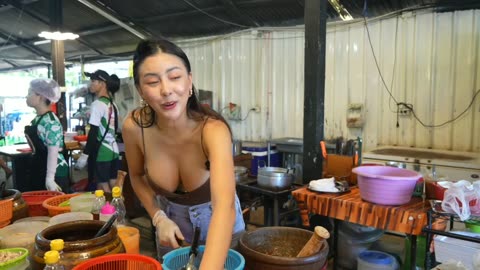 Moist & Tender Chicken Breast Cooked By Beautiful Pattaya Lady - Thailand Street Food