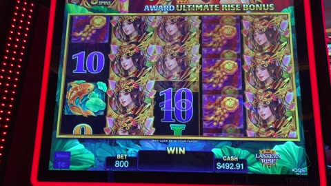 THIS SLOT MACHINE IN LAS VEGAS WAS ON FIRE 🔥🔥